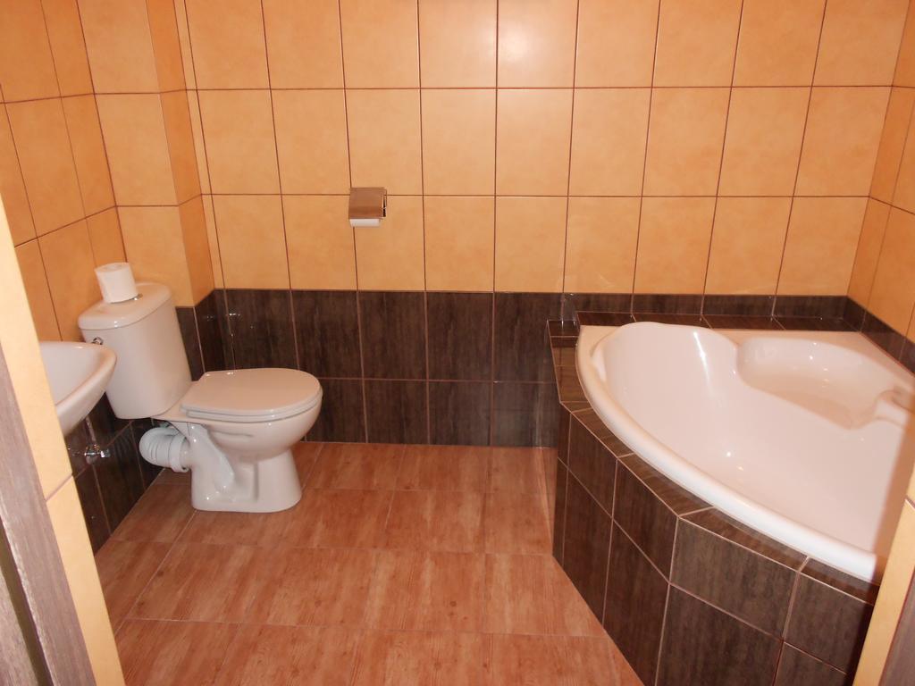 Pokoje Goscinne Viktorjan Raszowa Camera foto
